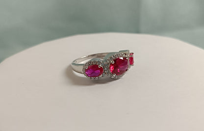 Fede nuziale RKC con pietra preziosa rosa rubino taglio ovale Gioielli in argento 925 placcato oro bianco 14 carati Peso 3,40 g Larghezza 1,70 mm