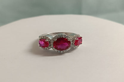 Fede nuziale RKC con pietra preziosa rosa rubino taglio ovale Gioielli in argento 925 placcato oro bianco 14 carati Peso 3,40 g Larghezza 1,70 mm