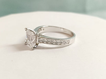 RKC 2,99 ct Prinzessin Moissanit Verlobungsring 925 Silber 14 Karat Weißgold vergoldet für Damen, Gewicht 4,20 g, Breite 2,50 mm