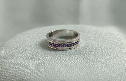 Fede nuziale da uomo con fede nuziale con ametista a taglio rotondo RKC, argento sterling 925, placcato in oro bianco 14 carati, peso 6,80 g, larghezza 6,40 mm
