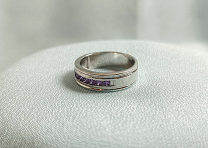 Fede nuziale da uomo con fede nuziale con ametista a taglio rotondo RKC, argento sterling 925, placcato in oro bianco 14 carati, peso 6,80 g, larghezza 6,40 mm