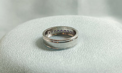Fede nuziale da uomo con fede nuziale con ametista a taglio rotondo RKC, argento sterling 925, placcato in oro bianco 14 carati, peso 6,80 g, larghezza 6,40 mm