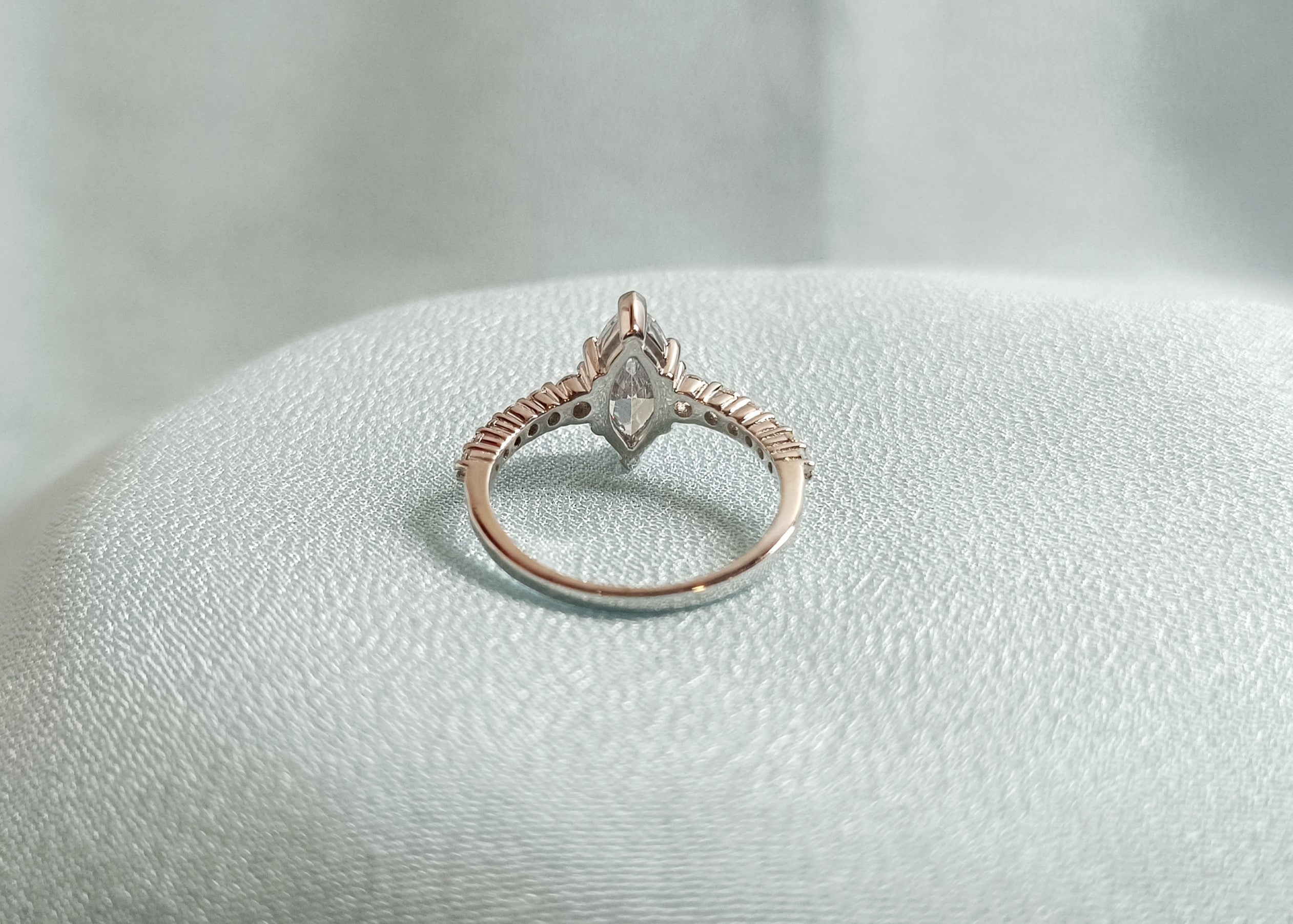 RKC Moissanit-Verlobungsring im Marquise-Schliff, 925er Silber, 14 Karat Weißgold plattiert, für Damen, Gewicht 1,80 g, Breite 1,60 mm
