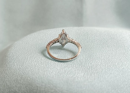 RKC Moissanit-Verlobungsring im Marquise-Schliff, 925er Silber, 14 Karat Weißgold plattiert, für Damen, Gewicht 1,80 g, Breite 1,60 mm