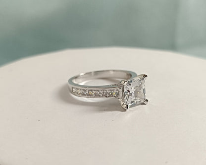 RKC 2,99 ct Prinzessin Moissanit Verlobungsring 925 Silber 14 Karat Weißgold vergoldet für Damen, Gewicht 4,20 g, Breite 2,50 mm