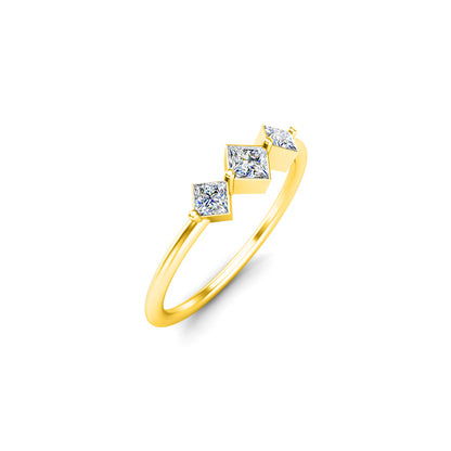 RKC Moissanit Drei-Stein-Prinzessin-Ring, 14 Karat Gelbgold vergoldet, 925er Silber, Gewicht 1,20 g, Breite 1,50 mm