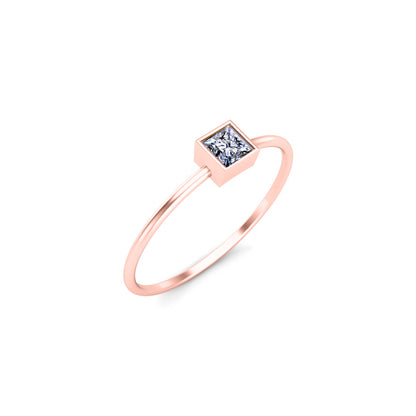 RKC Solitär-Verlobungsring im Princess-Schliff mit Moissanit-Lünette, 925er Silber, 14 Karat Roségold vergoldet, Gewicht 1 g, Breite 1,30 mm