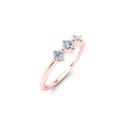 RKC Moissanit Drei-Stein-Prinzessin-Ring, 14 Karat Gelbgold vergoldet, 925er Silber, Gewicht 1,20 g, Breite 1,50 mm