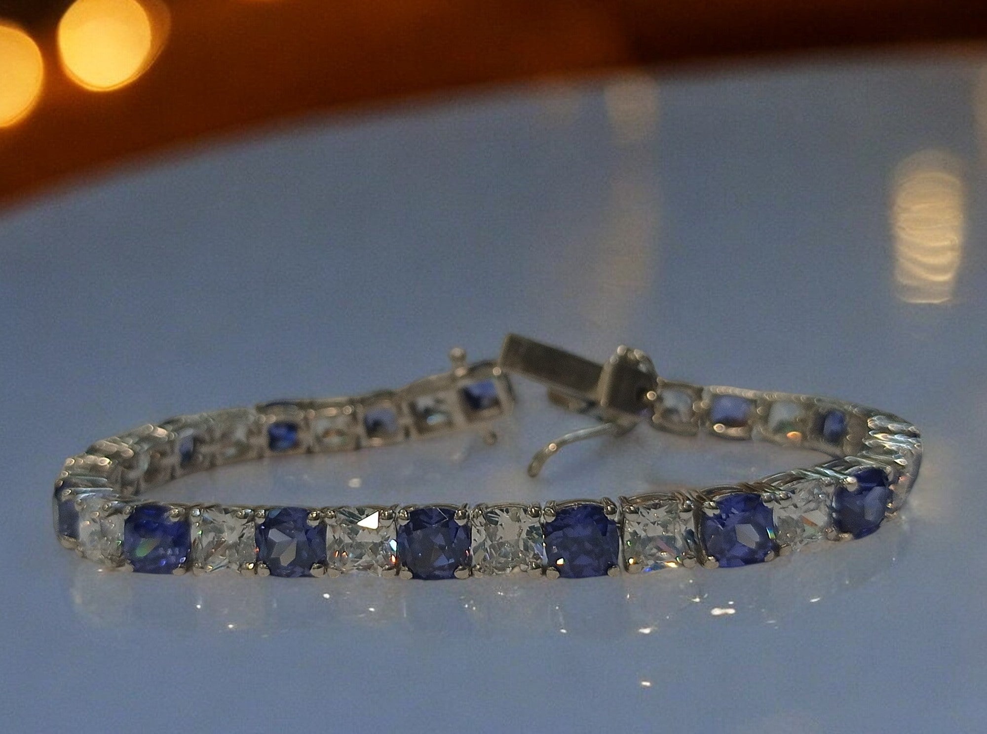 Bracciale da donna in argento sterling RKC 925 con zaffiro da 10 ct e moissanite, placcato in oro bianco 14 carati, peso 20 g.
