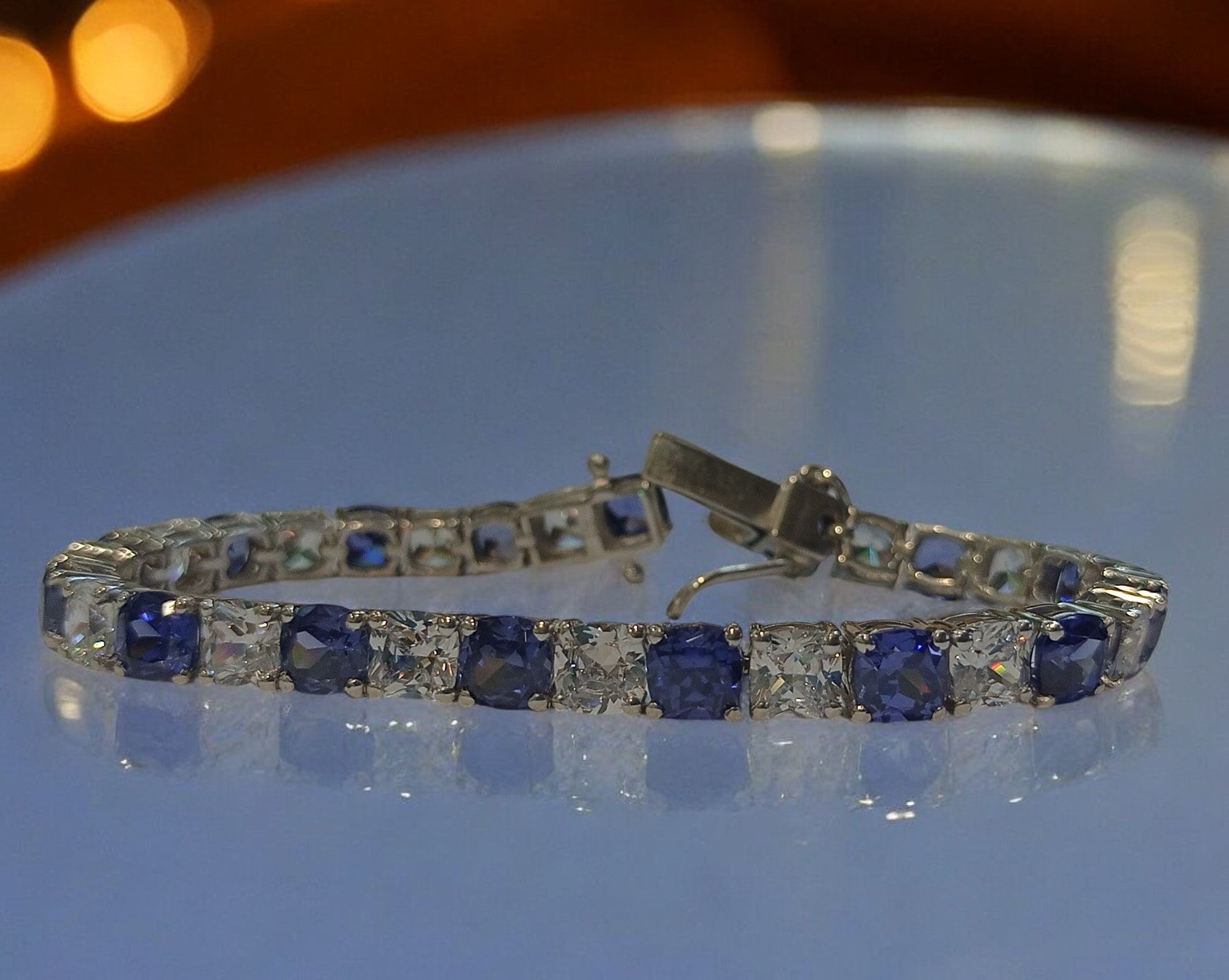 Bracciale da donna in argento sterling RKC 925 con zaffiro da 10 ct e moissanite, placcato in oro bianco 14 carati, peso 20 g.