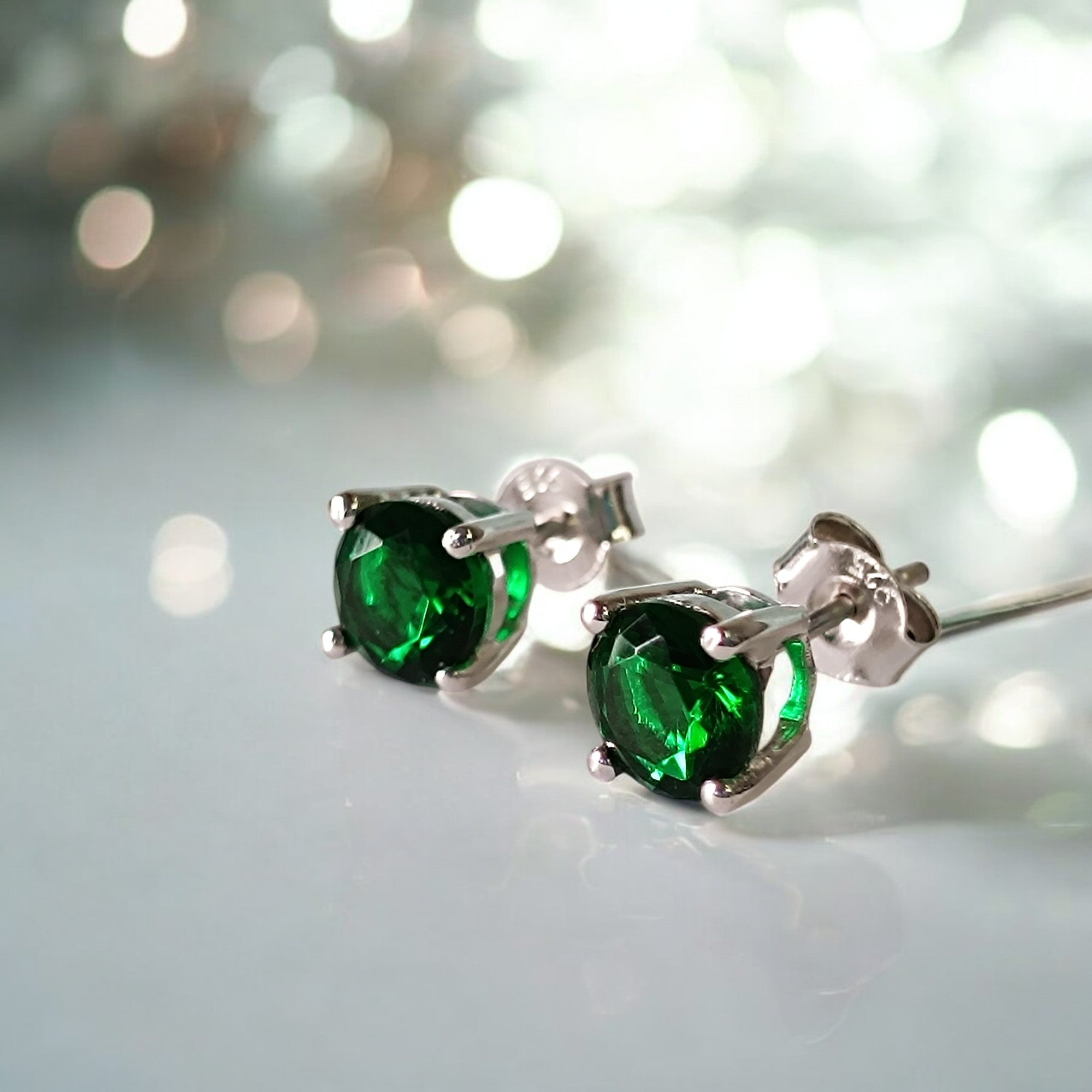 RKC Silver Round Cut Emerald Green Stud Earrings Weight 2.5 gm