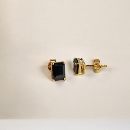 RKC 925 Sterling Silver Solitaire Stud Push Back Orecchino da donna 14k Giallo sopra il prodotto Peso 1,70 GM Altezza 8,00 MM