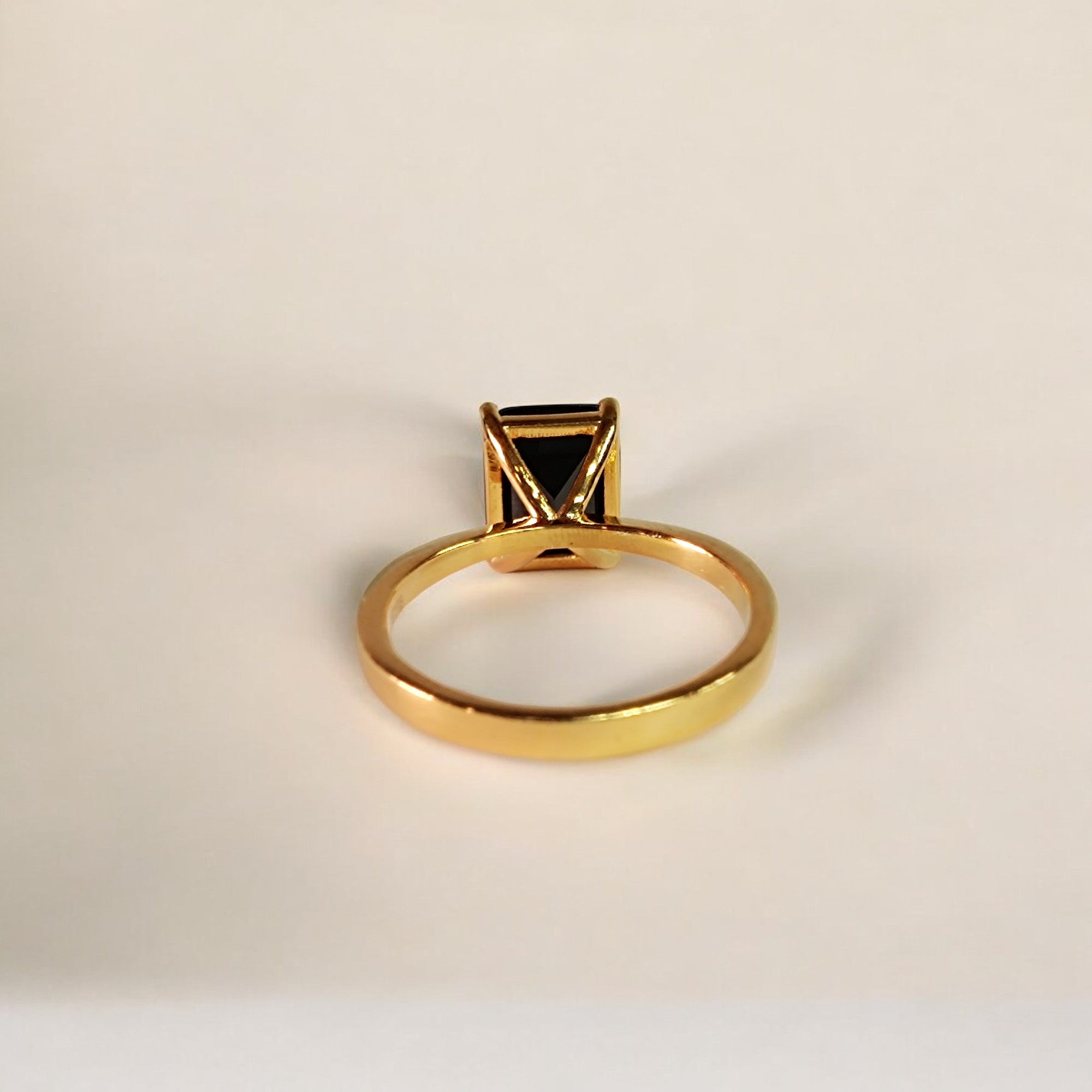 RKC Solitär-Verlobungsringe mit schwarzem Diamant im Smaragdschliff, 14 Karat Gelbgold plattiert, 925er Silber, Gewicht 3,30 g, Breite 2,80 mm