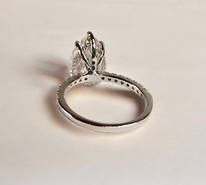 RKC Moissanit-Valentine-Spezial-Silber-Verlobungsring im Birnenschliff, 925er Silber, 14 Karat Weißgold plattiert, Gewicht 1,80 g, Breite 1,70 mm