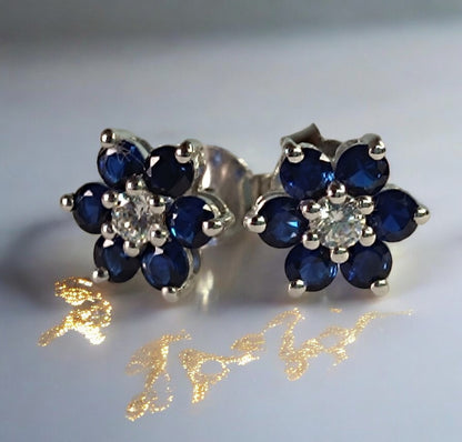 Orecchino da donna con fiore a perno in argento sterling RKC 925 bianco 14k su prodotto Peso 2,20 GM Altezza 10,00 MM