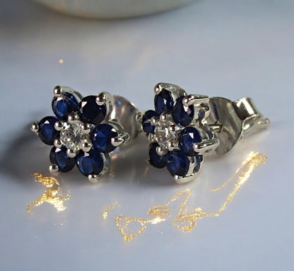 Orecchino da donna con fiore a perno in argento sterling RKC 925 bianco 14k su prodotto Peso 2,20 GM Altezza 10,00 MM