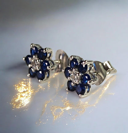 Orecchino da donna con fiore a perno in argento sterling RKC 925 bianco 14k su prodotto Peso 2,20 GM Altezza 10,00 MM