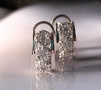 RKC Damen-Ohrring aus 925er-Sterlingsilber mit Omega-Rückseite, 14 Karat weiß, Produktgewicht 6 GM, Höhe 16,5 mm