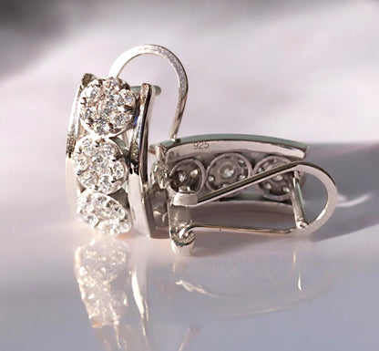 RKC Damen-Ohrring aus 925er-Sterlingsilber mit Omega-Rückseite, 14 Karat weiß, Produktgewicht 6 GM, Höhe 16,5 mm