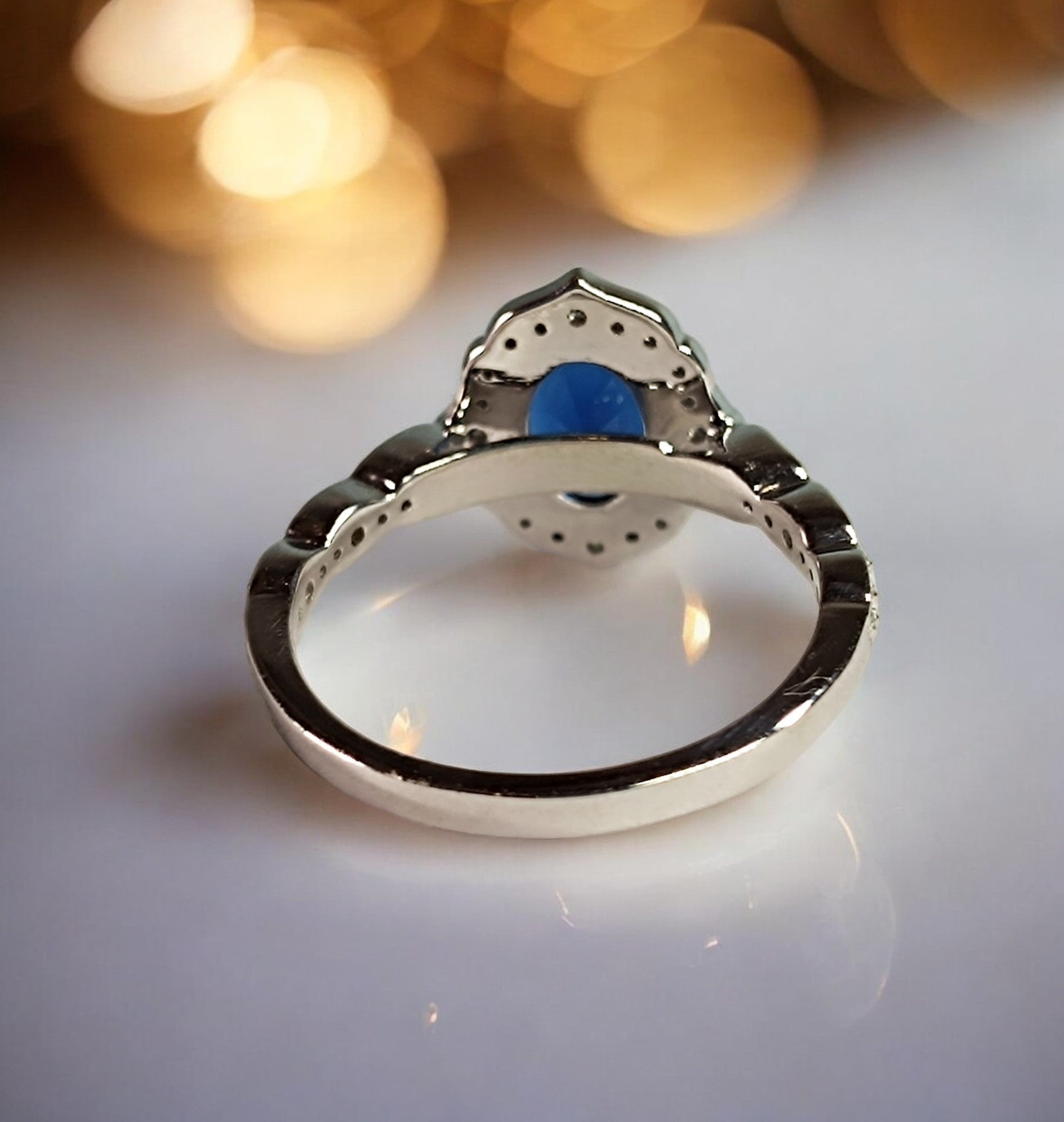 RKC 1,57 ct Saphir-Verlobungsring im Ovalschliff, 925er Silber, 14 Karat Weißgold plattiert, für Damen, Gewicht 2,80 g, Breite 2 mm