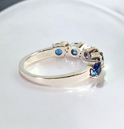 RKC Ring mit rundem Saphir und Moissanit, atemberaubender Silber- und 14-Karat-Weißgoldbeschichtung, Gewicht 4,20 g, Breite 2,20 mm