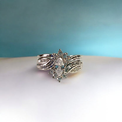 Anello per anniversario di matrimonio in moissanite con taglio marquise RKC per moglie Anello in argento 925 placcato oro bianco 14 carati Peso 7 Gm Larghezza 5 MM