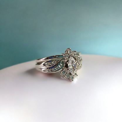 Anello per anniversario di matrimonio in moissanite con taglio marquise RKC per moglie Anello in argento 925 placcato oro bianco 14 carati Peso 7 Gm Larghezza 5 MM