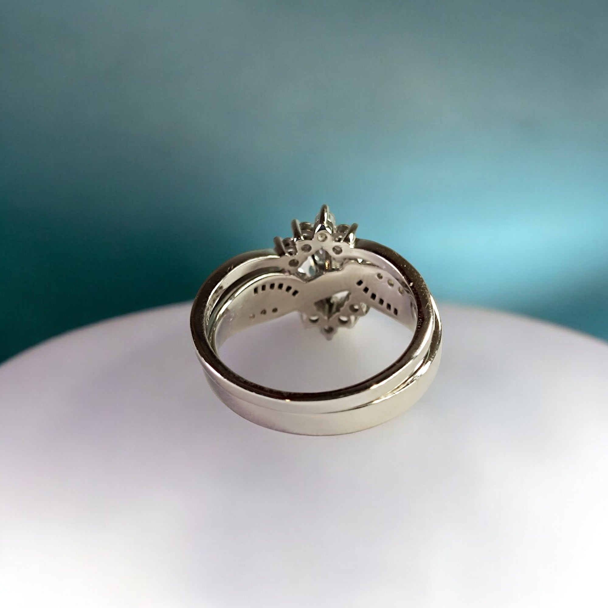 Anello per anniversario di matrimonio in moissanite con taglio marquise RKC per moglie Anello in argento 925 placcato oro bianco 14 carati Peso 7 Gm Larghezza 5 MM
