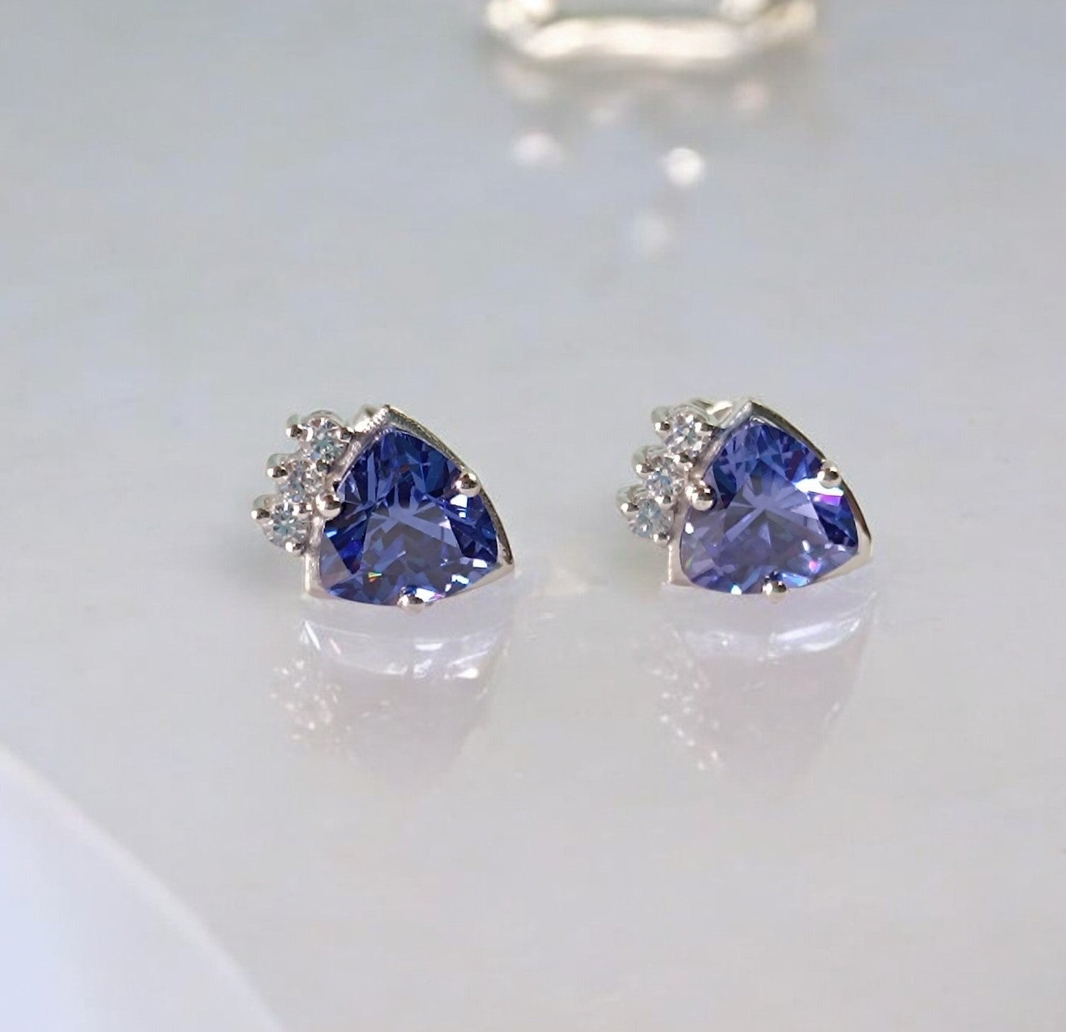 Orecchino da donna con perno push-back in argento sterling RKC con tanzanite in argento sterling 925, bianco 14k, peso del prodotto 2,5 GM