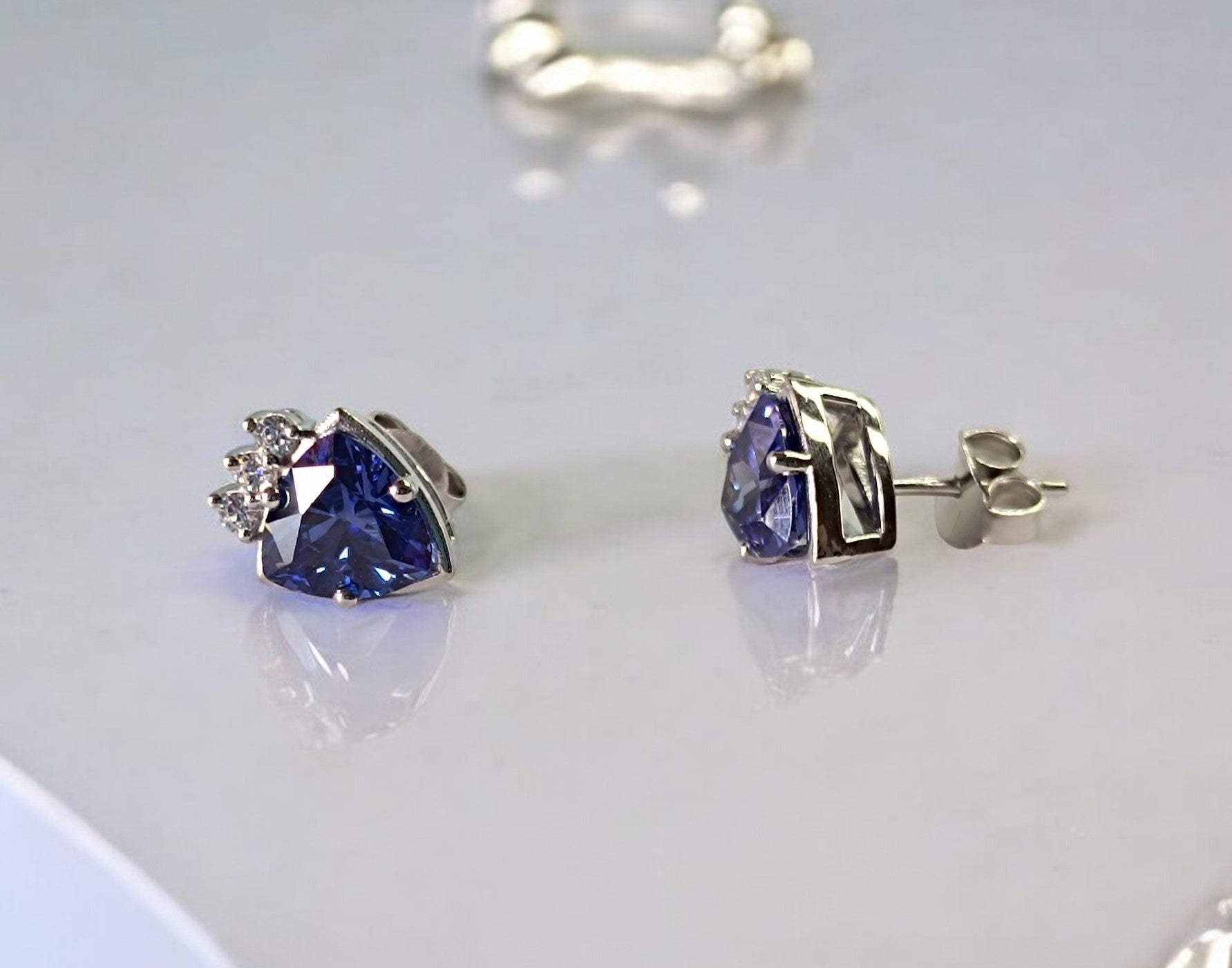Orecchino da donna con perno push-back in argento sterling RKC con tanzanite in argento sterling 925, bianco 14k, peso del prodotto 2,5 GM