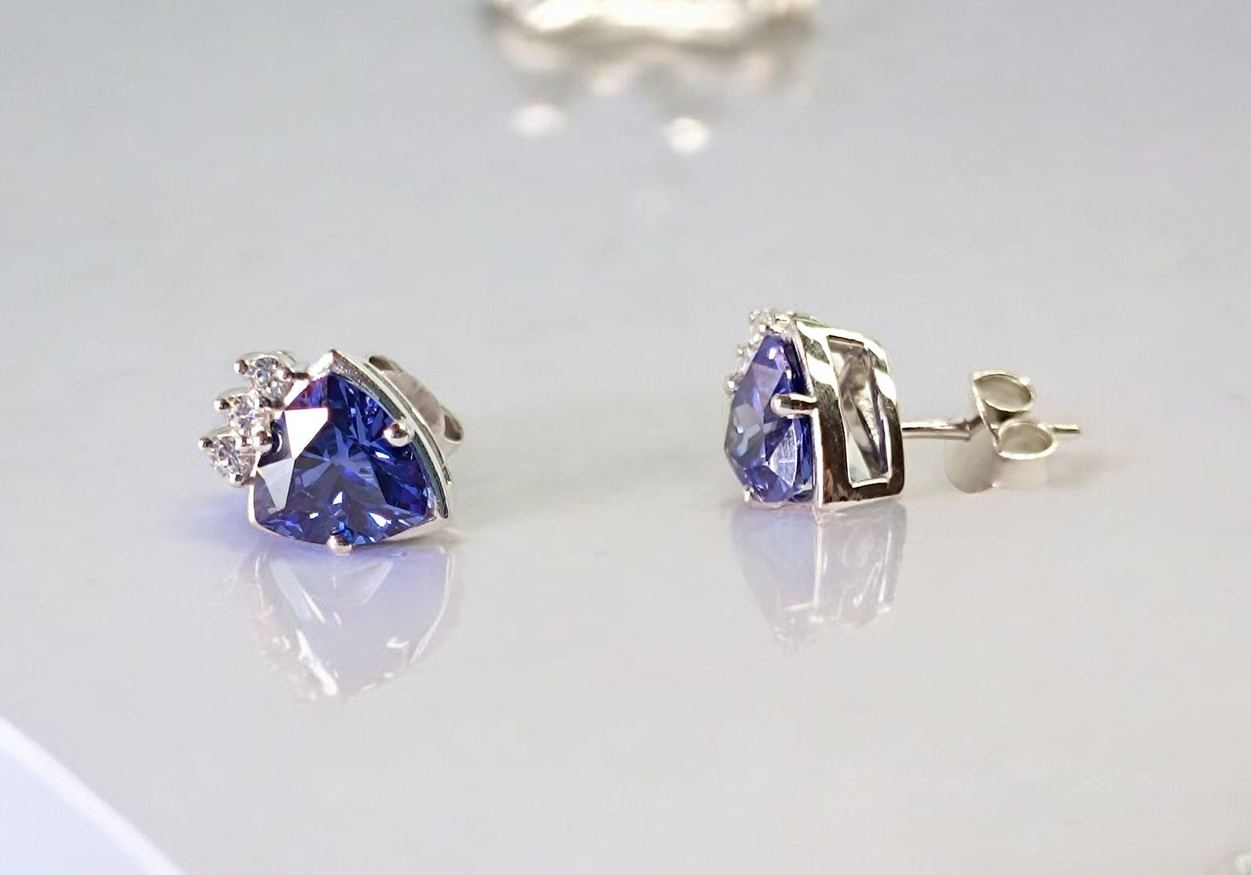 Orecchino da donna con perno push-back in argento sterling RKC con tanzanite in argento sterling 925, bianco 14k, peso del prodotto 2,5 GM