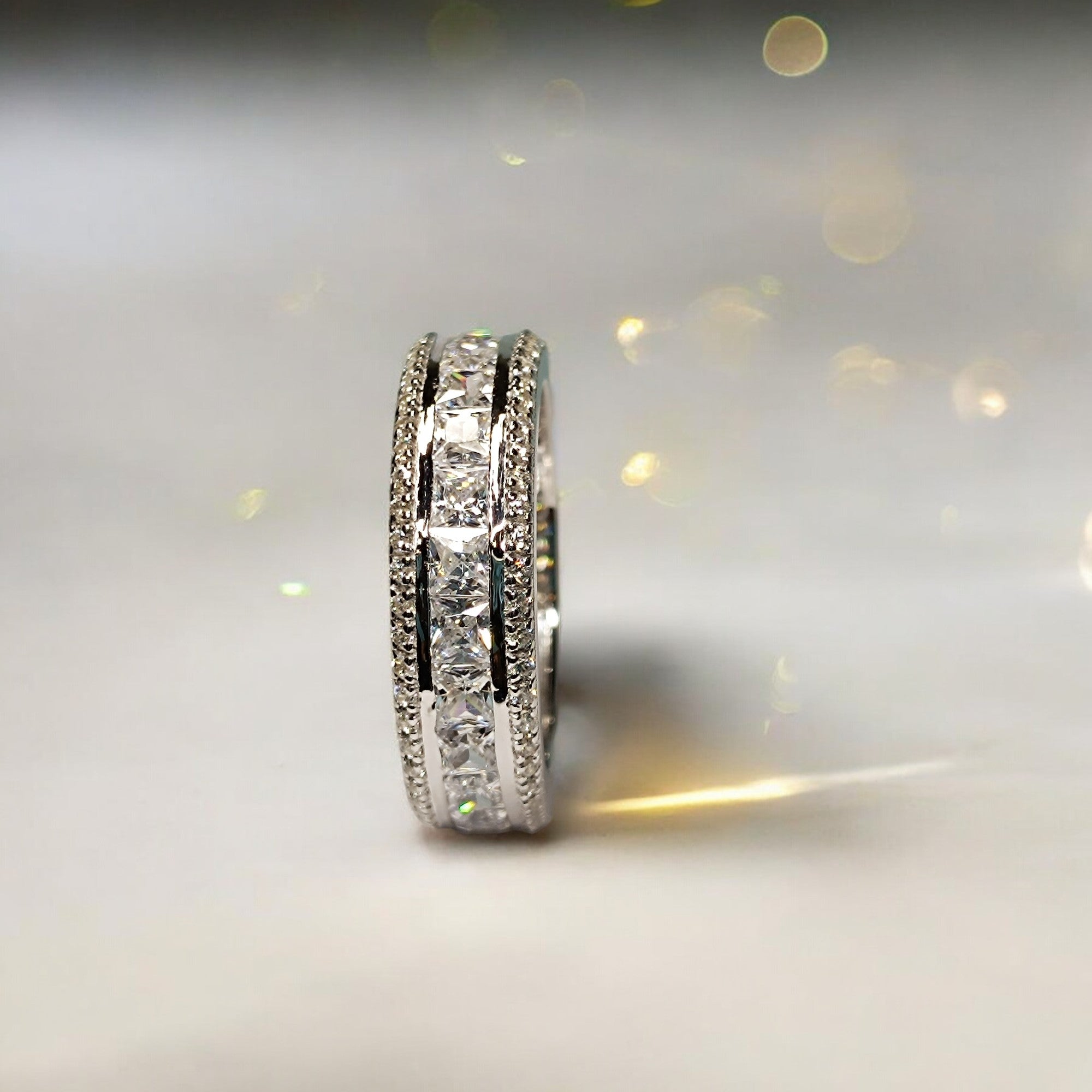 Fede nuziale di fidanzamento con moissanite taglio principessa RKC, argento 925, placcato oro bianco 14 carati, peso 7,50 g, larghezza 6,80 mm