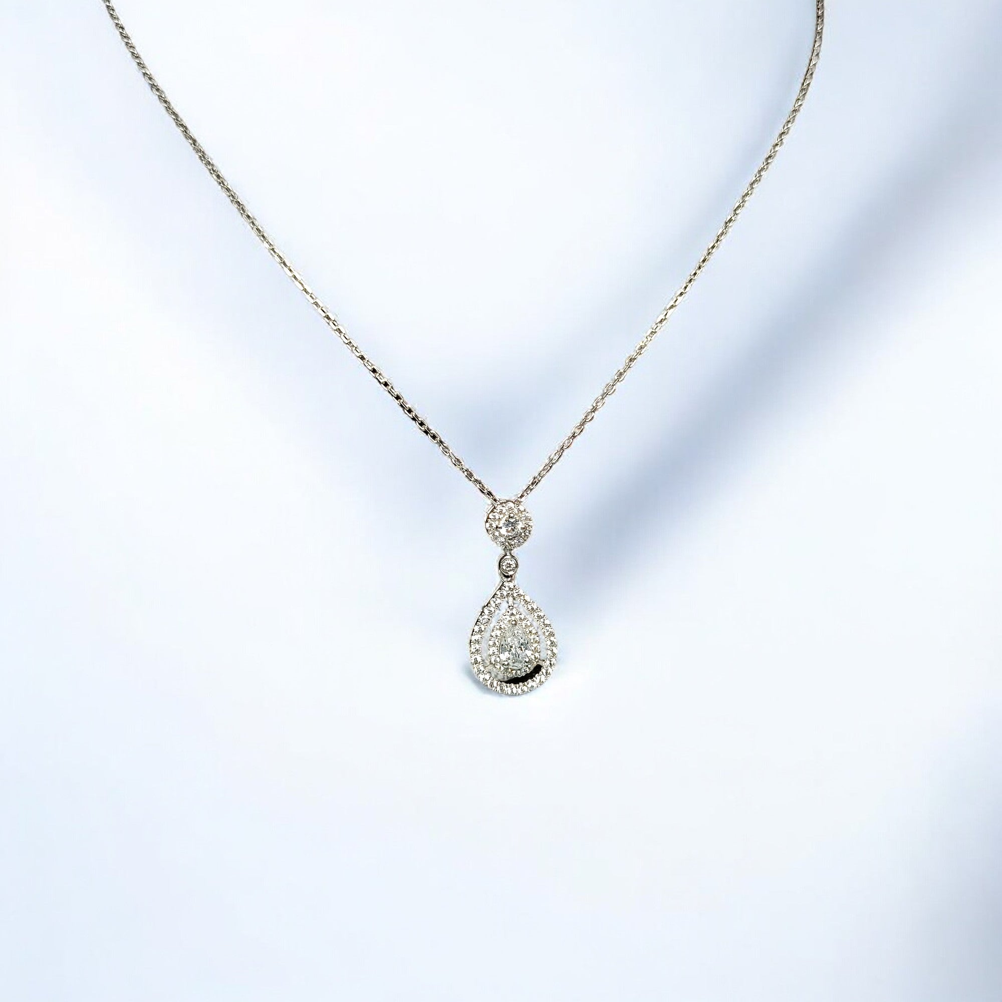 RKC Atemberaubender 1,37 Karat Moissanit-Solitär-Anhänger, 14 Karat Weißgold vergoldet, Gewicht 4,00 GM, Höhe 26,20 mm