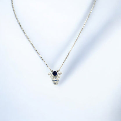 RKC Argento Eleganza Splendido pendente in moissanite e zaffiro da 0,45 ct placcato in oro bianco 14 carati Peso 4,00 g, altezza 16,00 mm