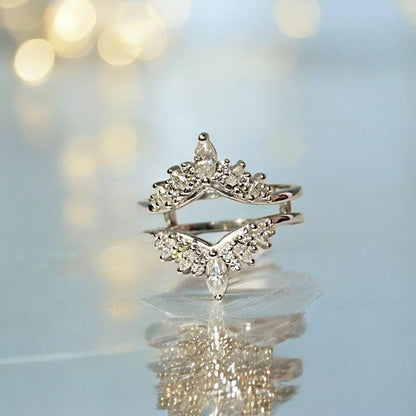 RKC Moissanite Stunning Silver Enhancer Ring Guard per donna Argento 925 Placcato oro bianco 14K Peso 4,50 g Larghezza 5,70 MM