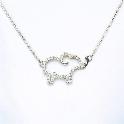 RKC 925 Ciondolo in argento sterling con elefante in moissanite da 0,56 ct, finitura in oro bianco 14 carati, peso 4,20 g, altezza 17,00 mm