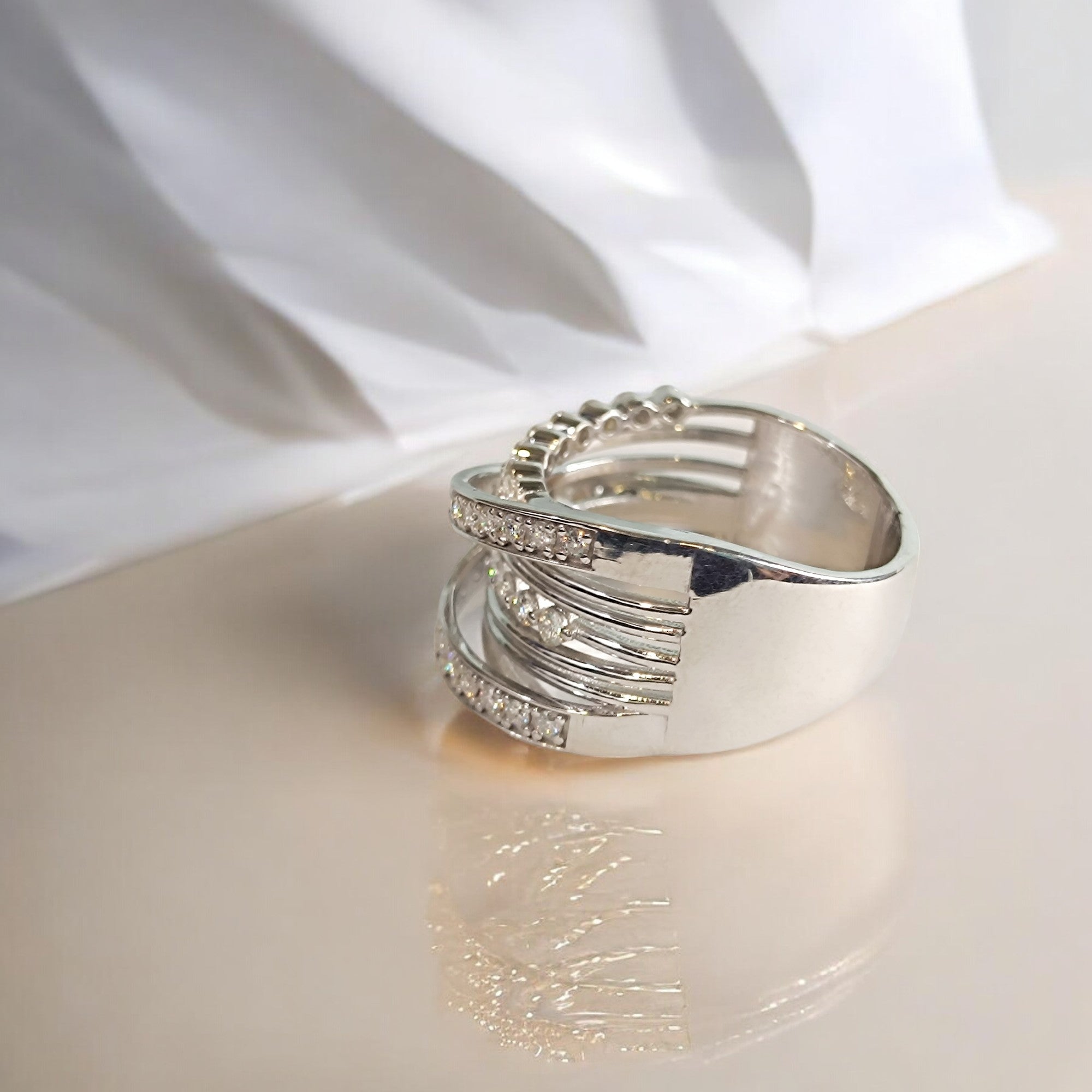 Fede nuziale in moissanite taglio rotondo da 1,4 ct RKC, argento sterling placcato in oro bianco 14k, peso 8 g.