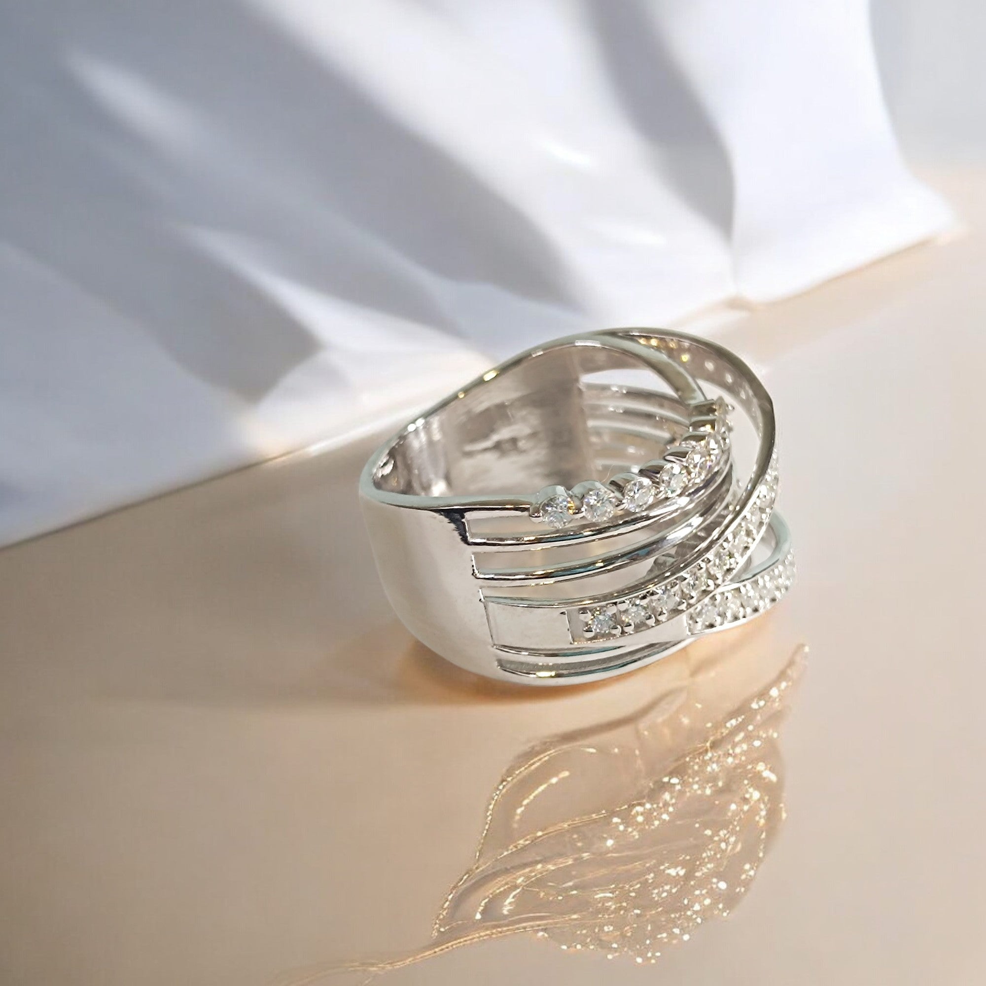 Fede nuziale in moissanite taglio rotondo da 1,4 ct RKC, argento sterling placcato in oro bianco 14k, peso 8 g.