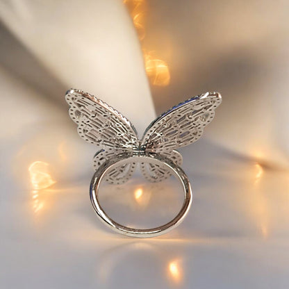 RKC Moissanit-Schmetterlings-Verlobungsring im Baguetteschliff für Damen, 925er Sterlingsilber, 14 Karat Weißgold vergoldet, Gewicht 5 g, Breite 2,5 mm