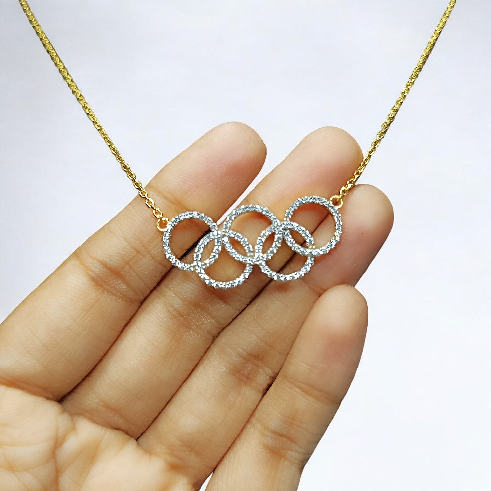 RKC 925 Sterling Silber minimalistischer Moissanit-Charm-Anhänger mit 0,64 ct., 14-karätiges zweifarbiges Gold-Finish, Gewicht 6,00 g, Höhe 13,50 mm