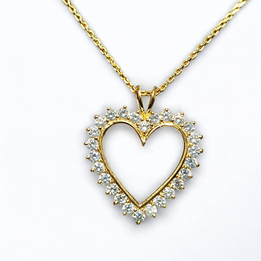قلادة RKC Glimmering 1.56 قيراط مويسانيتي ساحرة خالدة على شكل قلب أناقة مطلية بالذهب الأصفر عيار 14 قيراط وزن 6.65 جرام ارتفاع 30.00 ملم