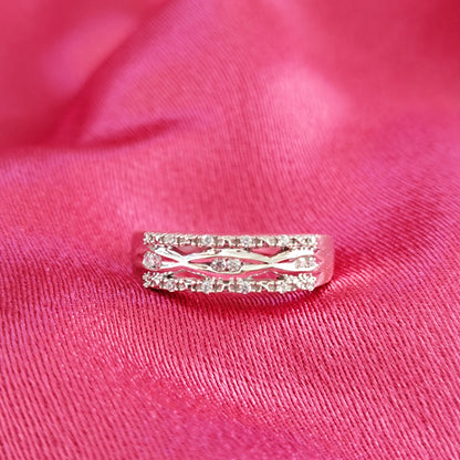 RKC Moissanite taglio rotondo anniversario di matrimonio anello da donna a fascia con promessa in argento 925 placcato in oro bianco 14 carati peso 2,8 g larghezza 1,6 mm