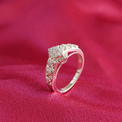 Fede nuziale di fidanzamento con moissanite RKC Anello in argento 925 placcato in oro bianco 14 carati Peso 3,3 g Larghezza 1,8 mm
