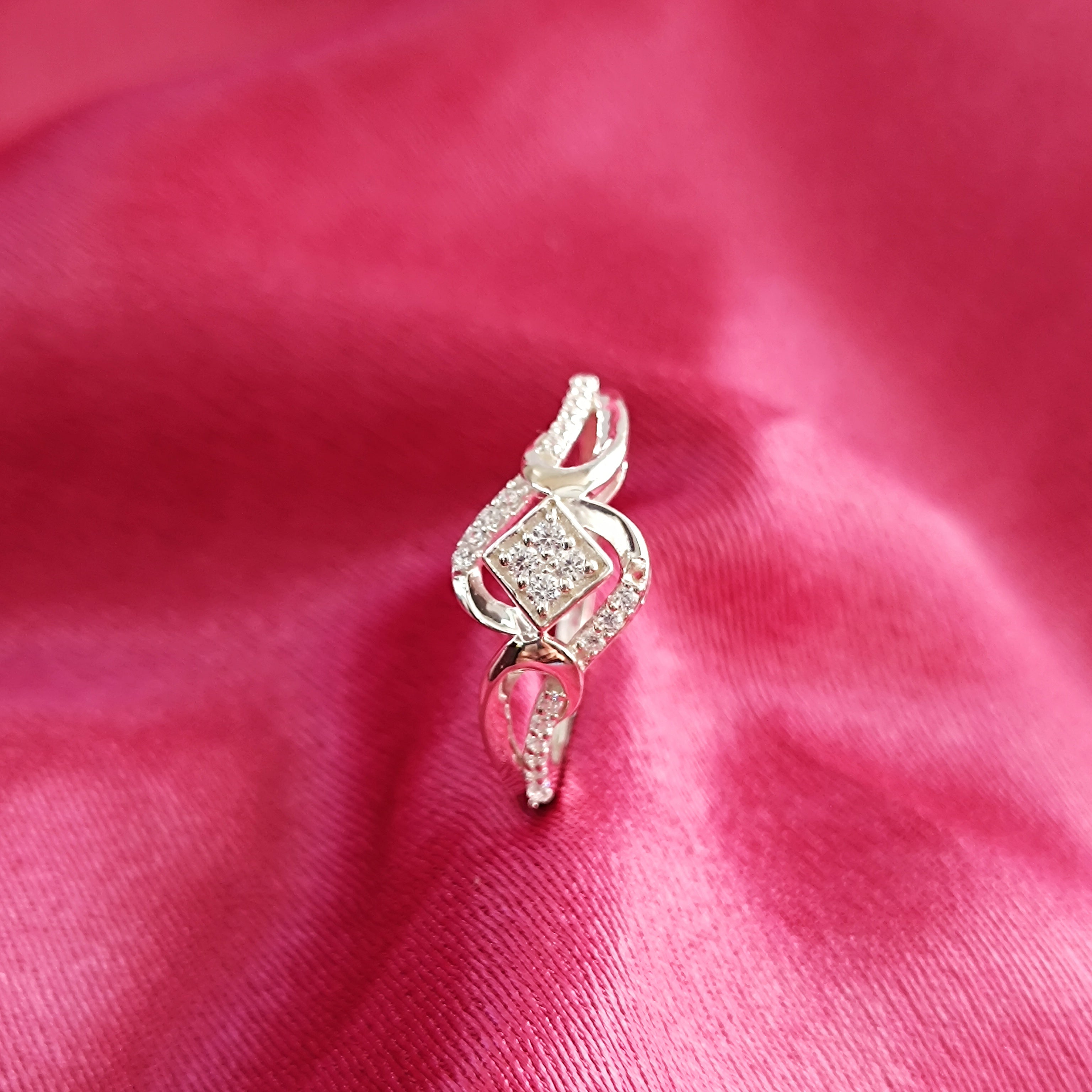 RKC Moissanit Attraktiver Verlobungsring für jemanden, 925er Silber, 14 Karat Weißgold vergoldet, 3 g, Breite 1,6 mm