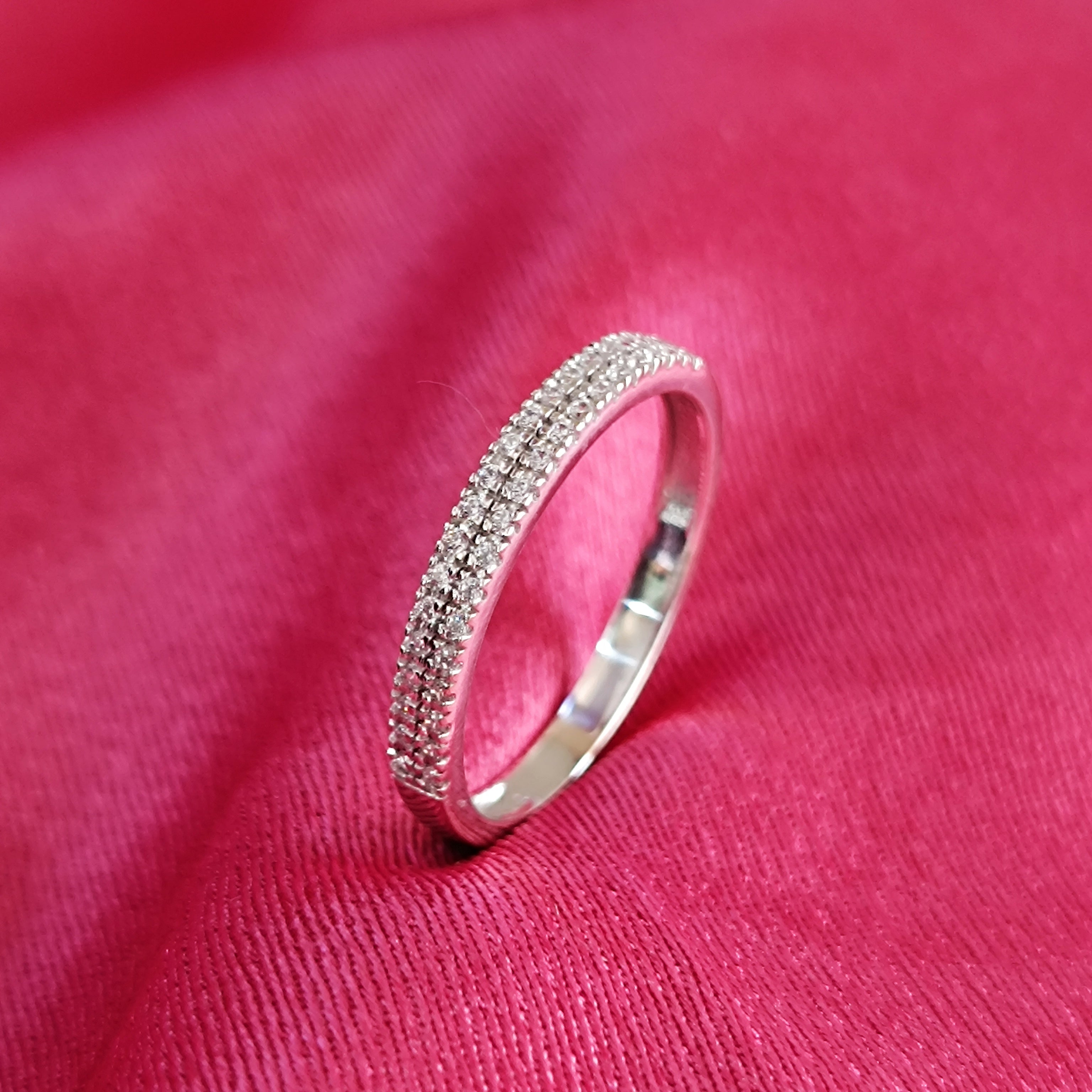 RKC Runder Moissanit-Ehering für Damen, Geburtstagsgeschenk, 925er Silber, 14 Karat Weißgold vergoldet, Gewicht 2,3 g, Breite 2,5 mm