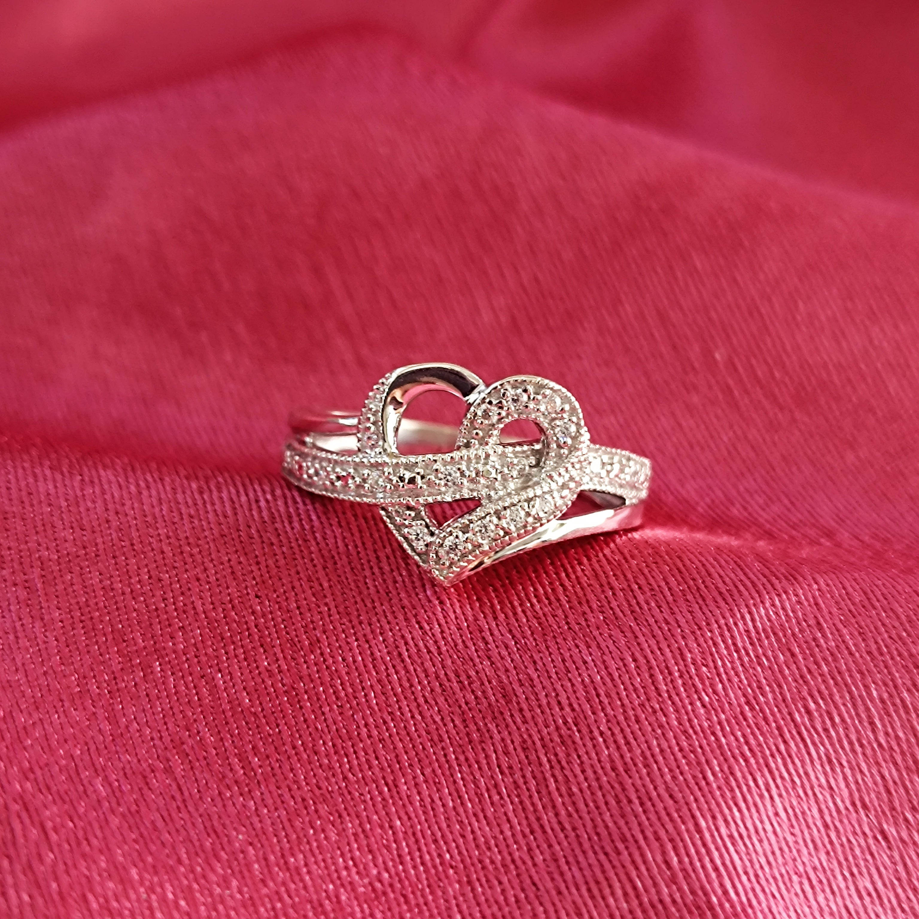 RKC Echter Moissanit-Herzring für Valentinstagsgeschenk, 925er Silber, 14 Karat Weißgold vergoldet, Gewicht 3,2 g, Breite 1,8 mm