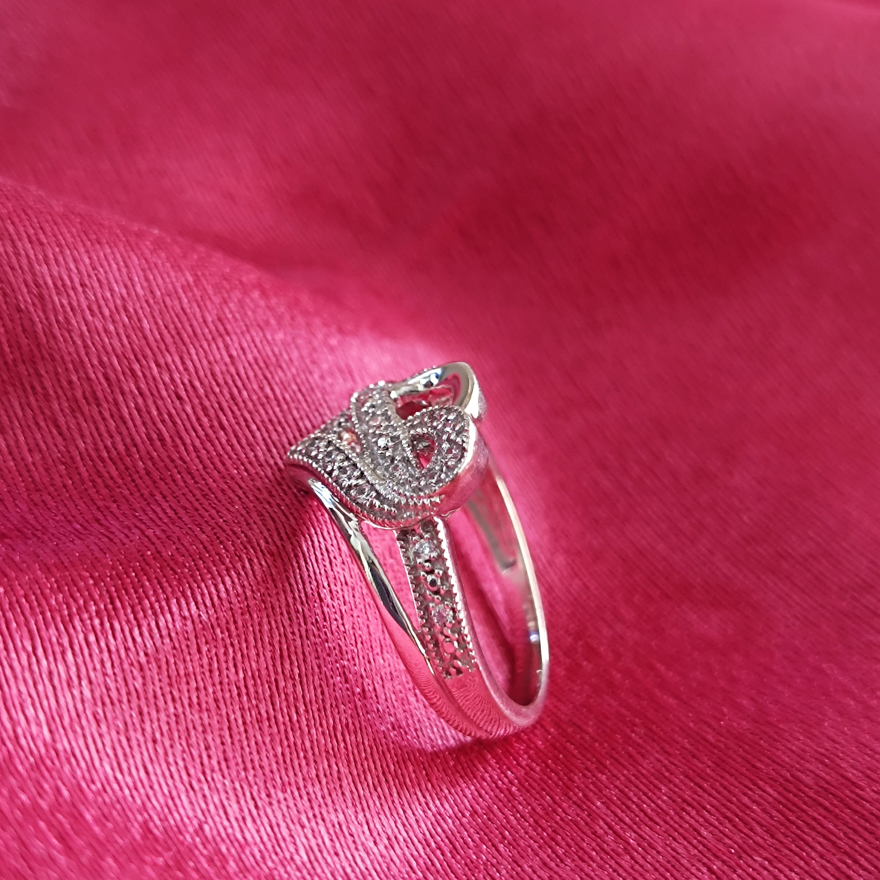 RKC Echter Moissanit-Herzring für Valentinstagsgeschenk, 925er Silber, 14 Karat Weißgold vergoldet, Gewicht 3,2 g, Breite 1,8 mm