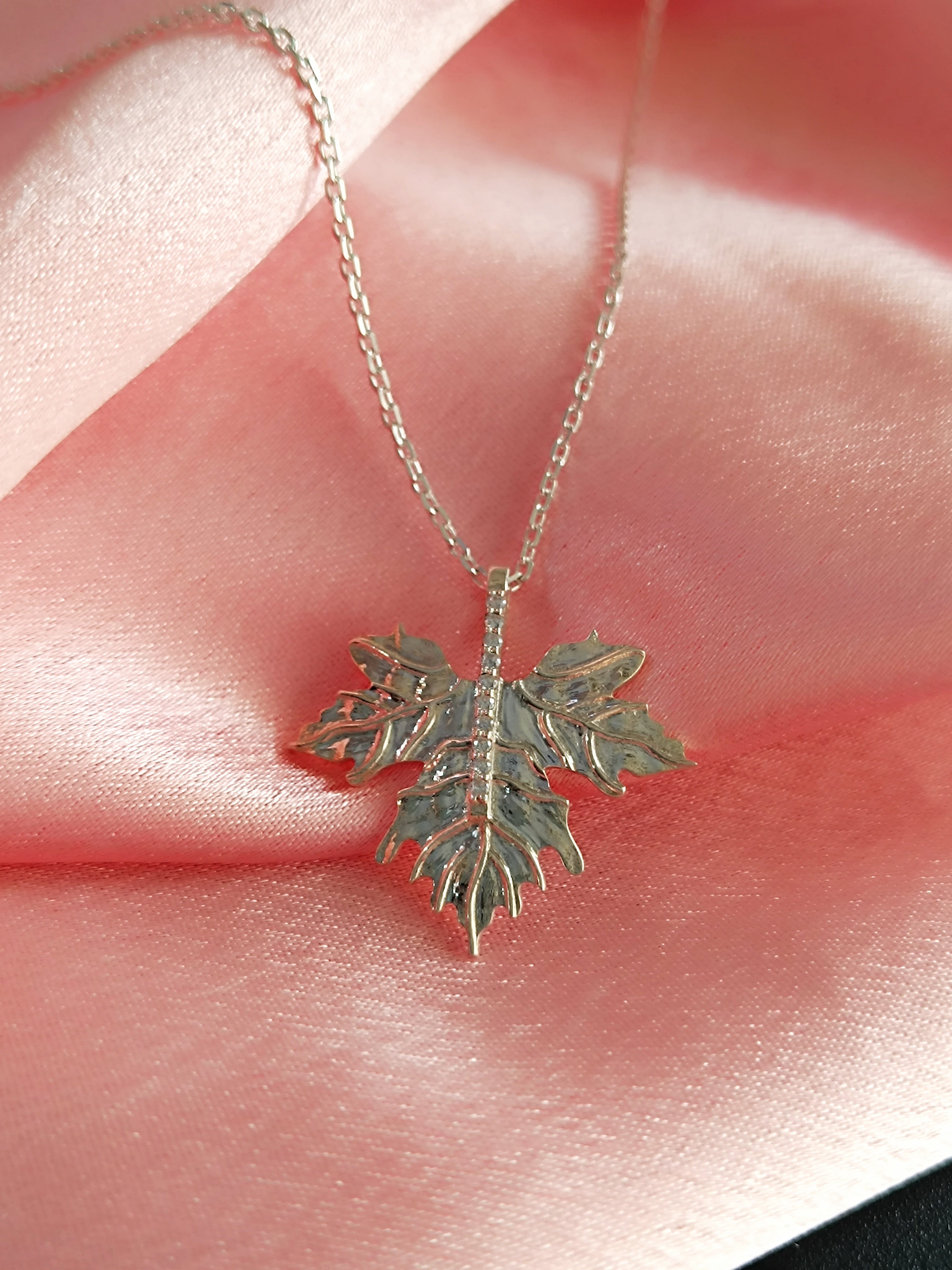 RKC Leaf Sterling Silver Pendant Necklace Gift For Women's 14k White Gold Plated Weight 2 Gm