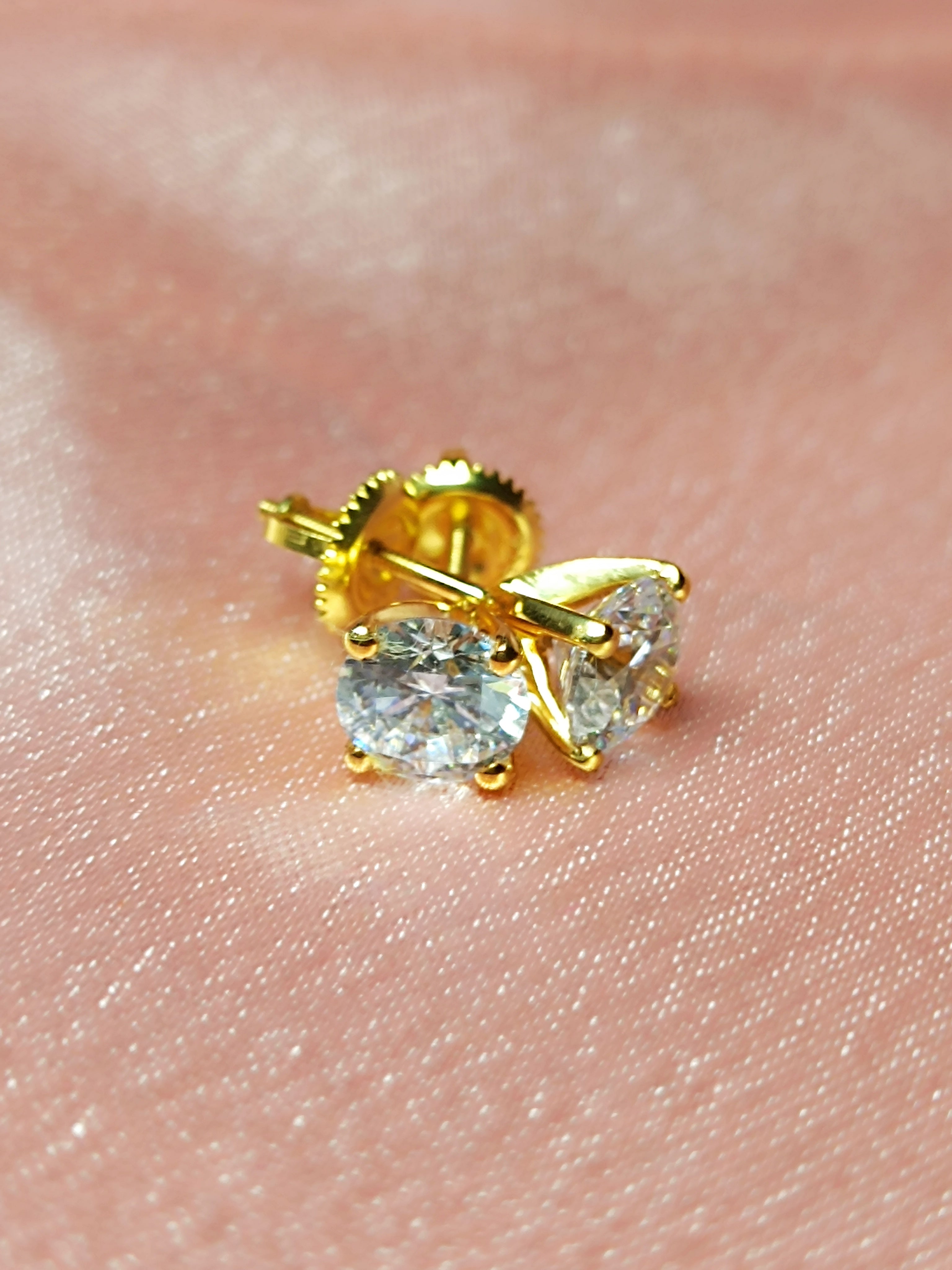 RKC 1.7 Ct Round Cut Zircon Gold Plated Stud Earrings Weight 2gm