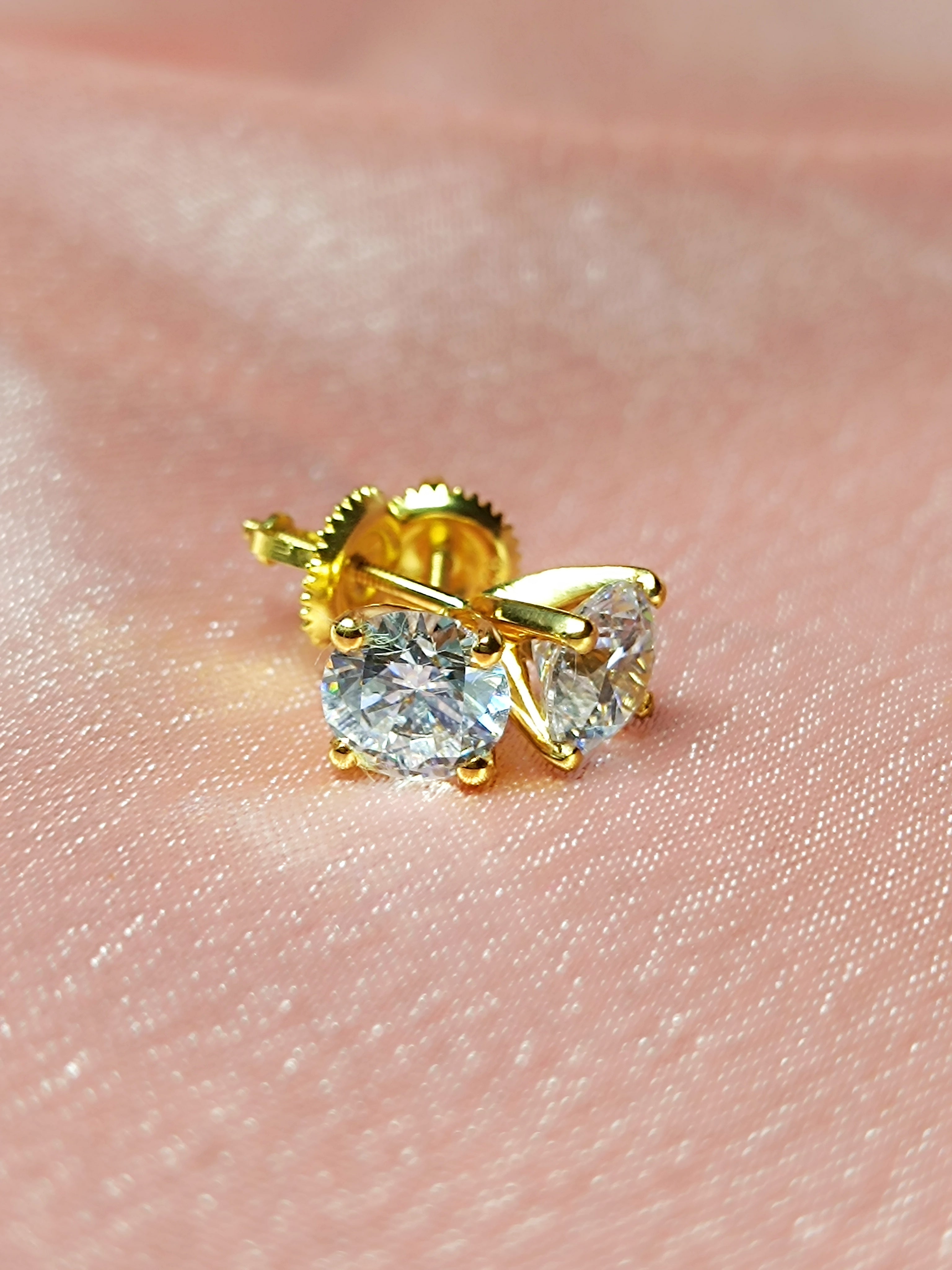 RKC 1.7 Ct Round Cut Zircon Gold Plated Stud Earrings Weight 2gm